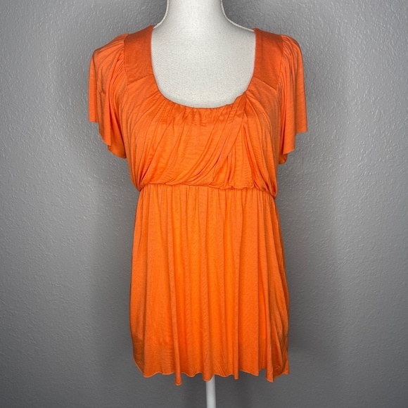 Pretty simple Orange top - Picture 1 of 7